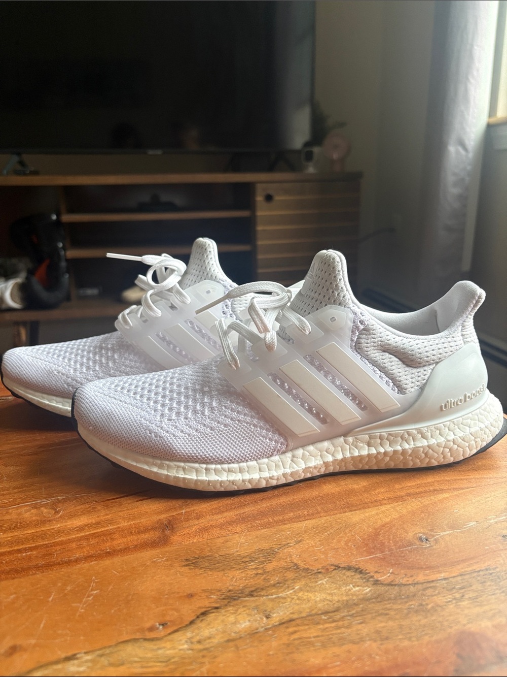 Adidas Women’s 9.5 Ultraboost 1.0 Sneakers EUC